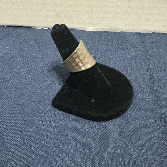 Vintage Cigar Band Hammered Silver Tone Ring Size 7 - Picture 2 of 5